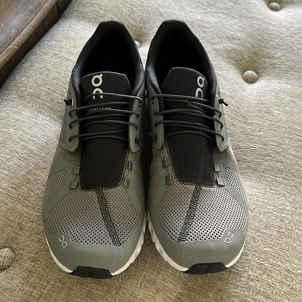 On Cloud Gray | Black 10.5 ( Worn Once, like new)